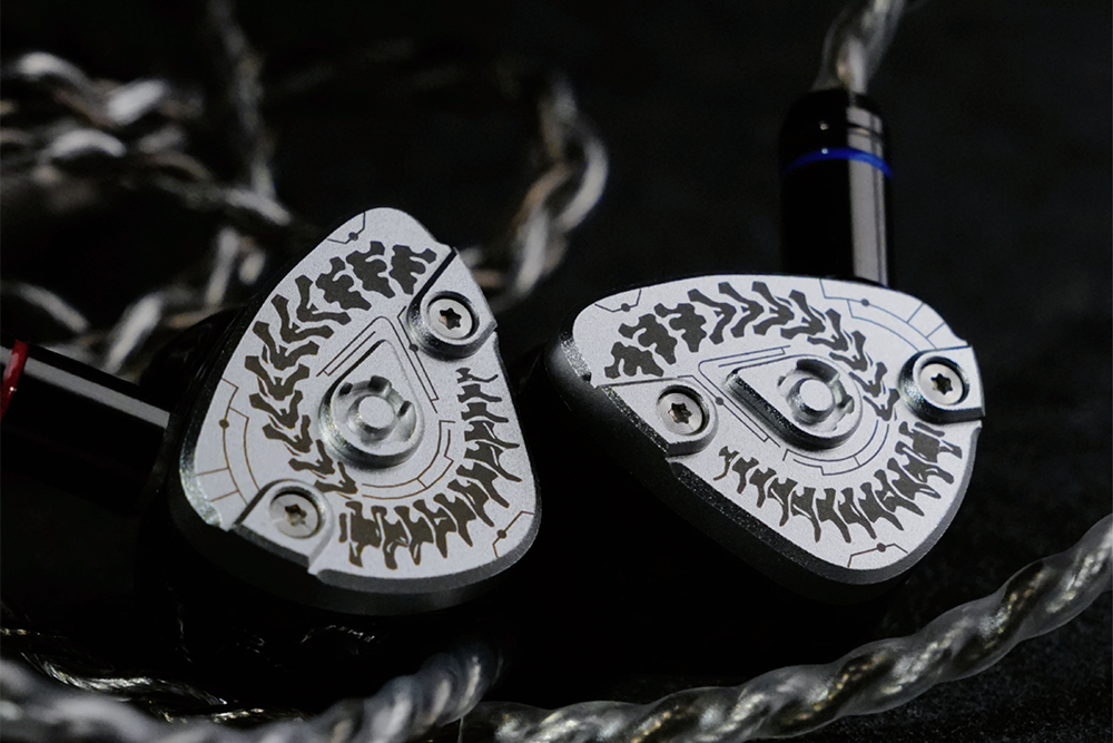 HE BULIANSHI 1DD + 4BA In-ear Headphone.