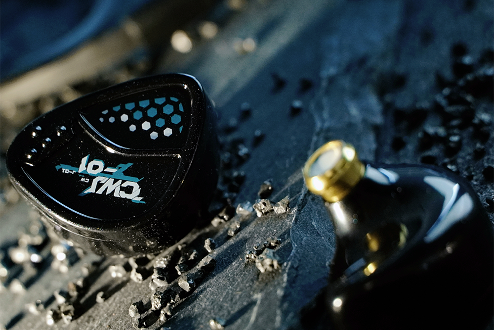 HE CAI WEN JI 10mm Dynamic In-ear Headphone.