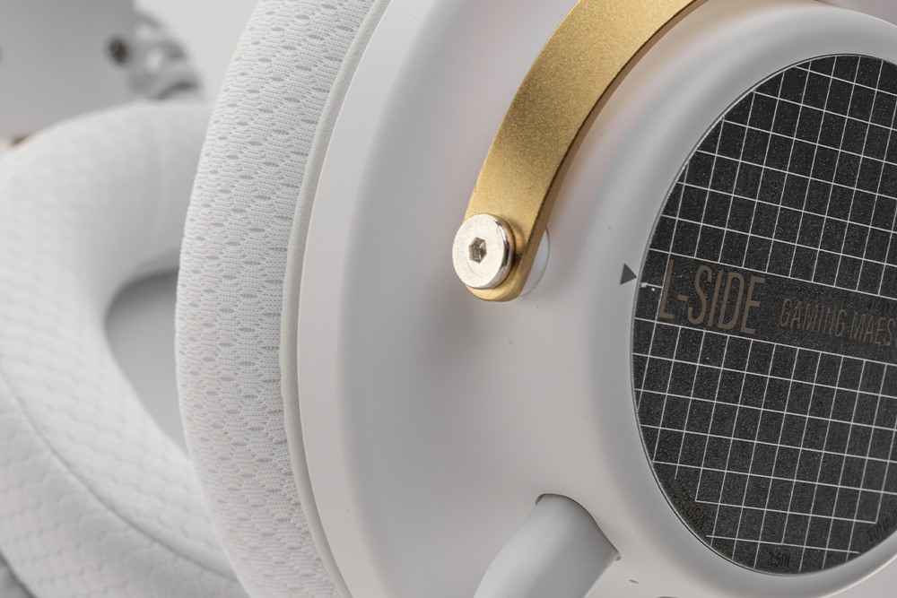 MOONDROP: Gravity GM-01 PRO 50mm Dynamic Driver Professional Gaming Over-ear Headphone.