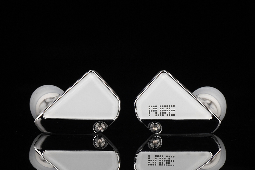 TRUTHEAR PURE: WHITE 1DD+3BA In-ear Headphone.