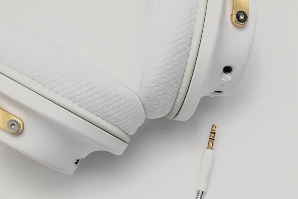 MOONDROP: Gravity GM-01 PRO 50mm Dynamic Driver Professional Gaming Over-ear Headphone.