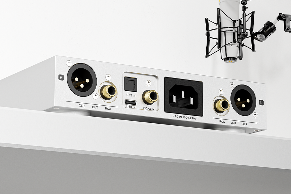 SMSL R100 R2R Digital to Analog Convertor (DAC).