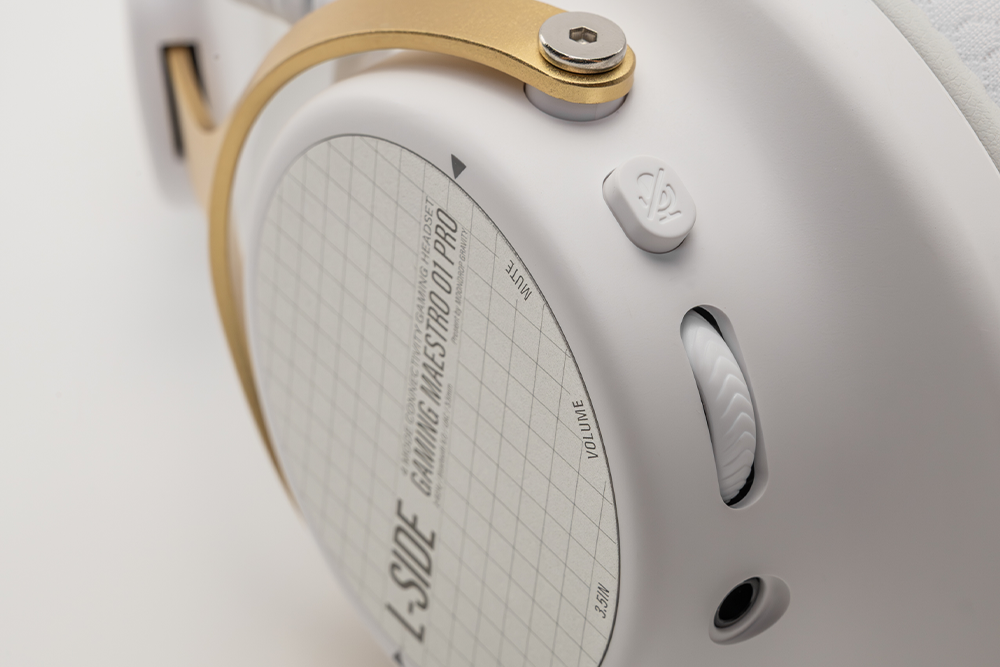 MOONDROP: Gravity GM-01 PRO 50mm Dynamic Driver Professional Gaming Over-ear Headphone.