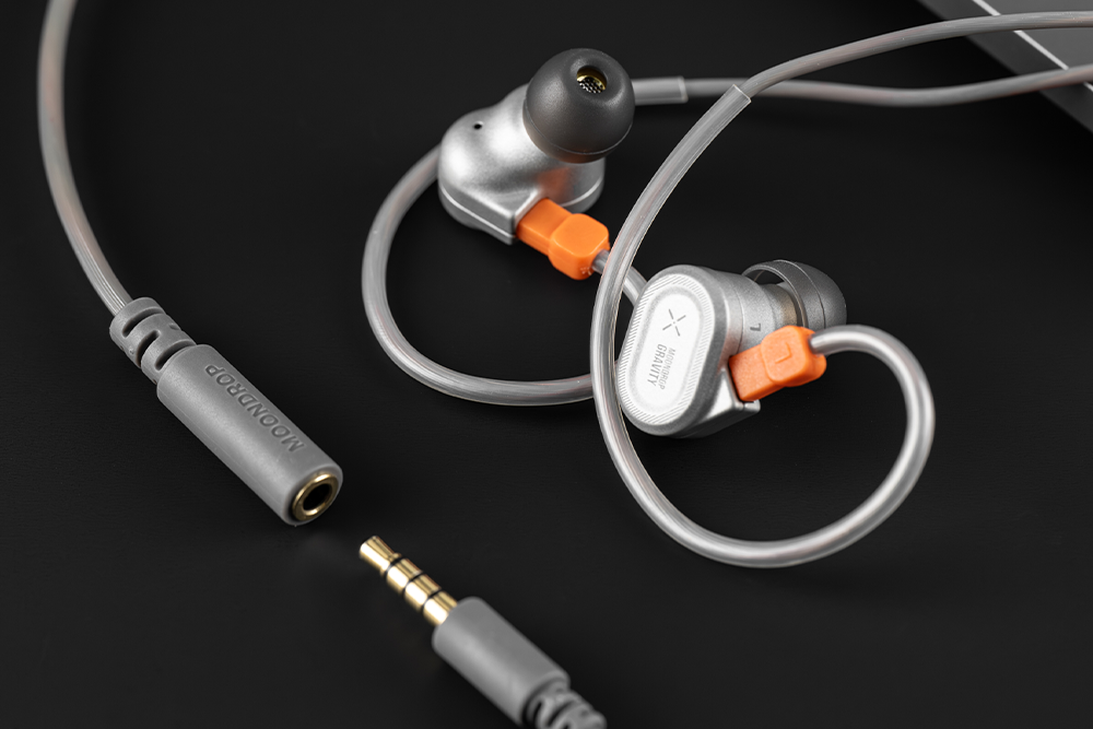 MOONDROP: Gravity Position 10mm Dynamic Driver Professional Gaming In-Ear Headphone.