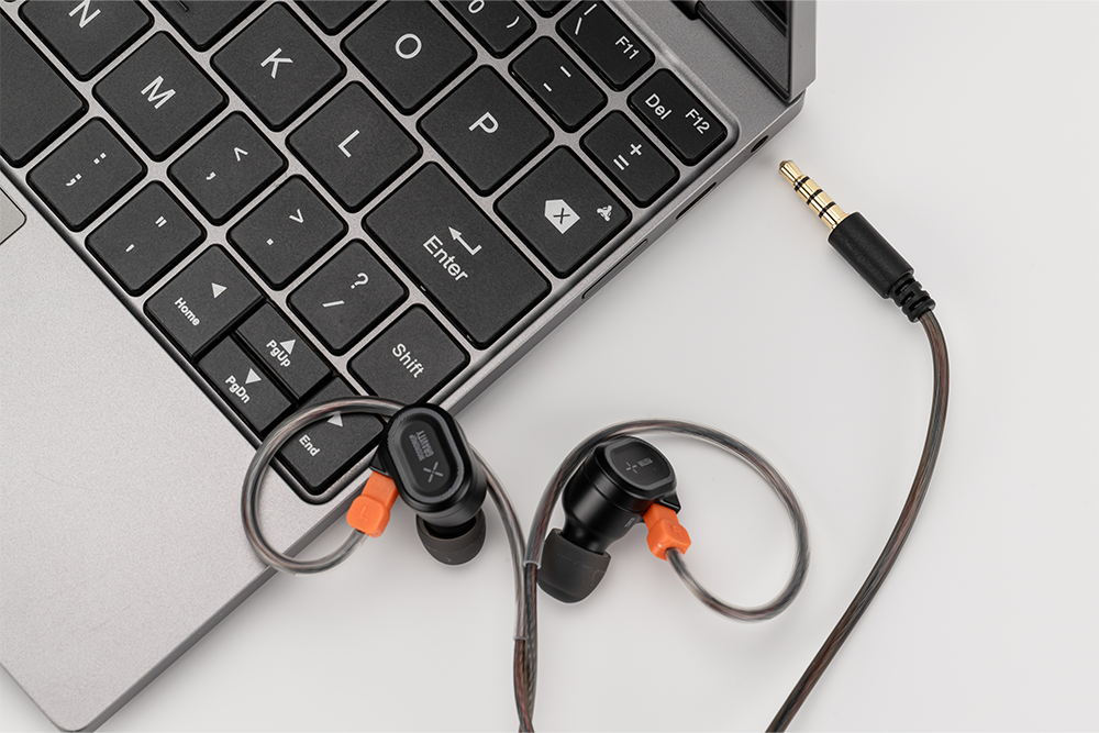 MOONDROP: Gravity Position 10mm Dynamic Driver Professional Gaming In-Ear Headphone.