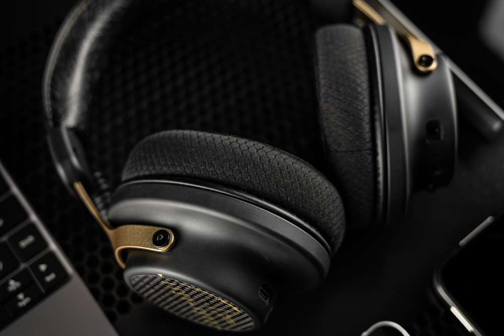 MOONDROP: Gravity GM-01 PRO 50mm Dynamic Driver Professional Gaming Over-ear Headphone.