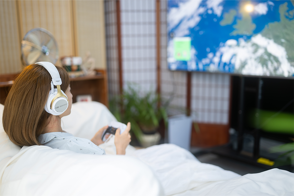 MOONDROP: Gravity GM-01 PRO 50mm Dynamic Driver Professional Gaming Over-ear Headphone.