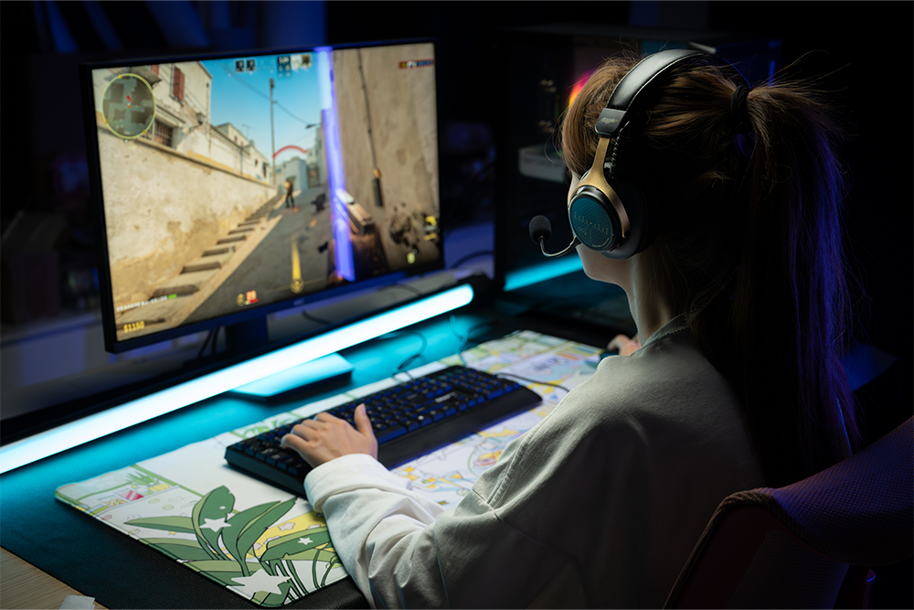 MOONDROP: Gravity GM-01 PRO 50mm Dynamic Driver Professional Gaming Over-ear Headphone.